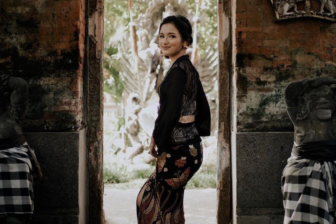 Curi Perhatian di Pernikahan Atta - Aurel, Ini Gaya Asli Sarah Menzel