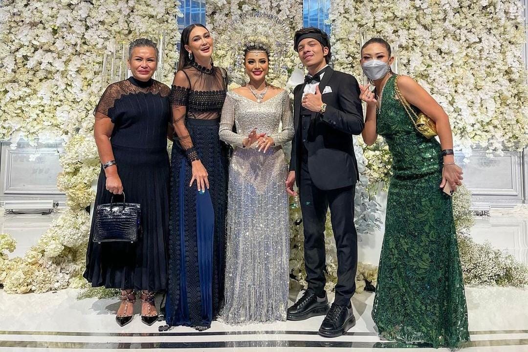 Gaya Artis yang Hadiri Pernikahan Atta - Aurel, Nggak Kalah Mewah!