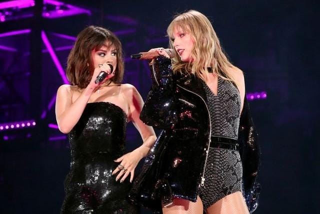 Bukti Kompaknya Gaya Selena Gomez dan Taylor Swift, Friendship Goals!