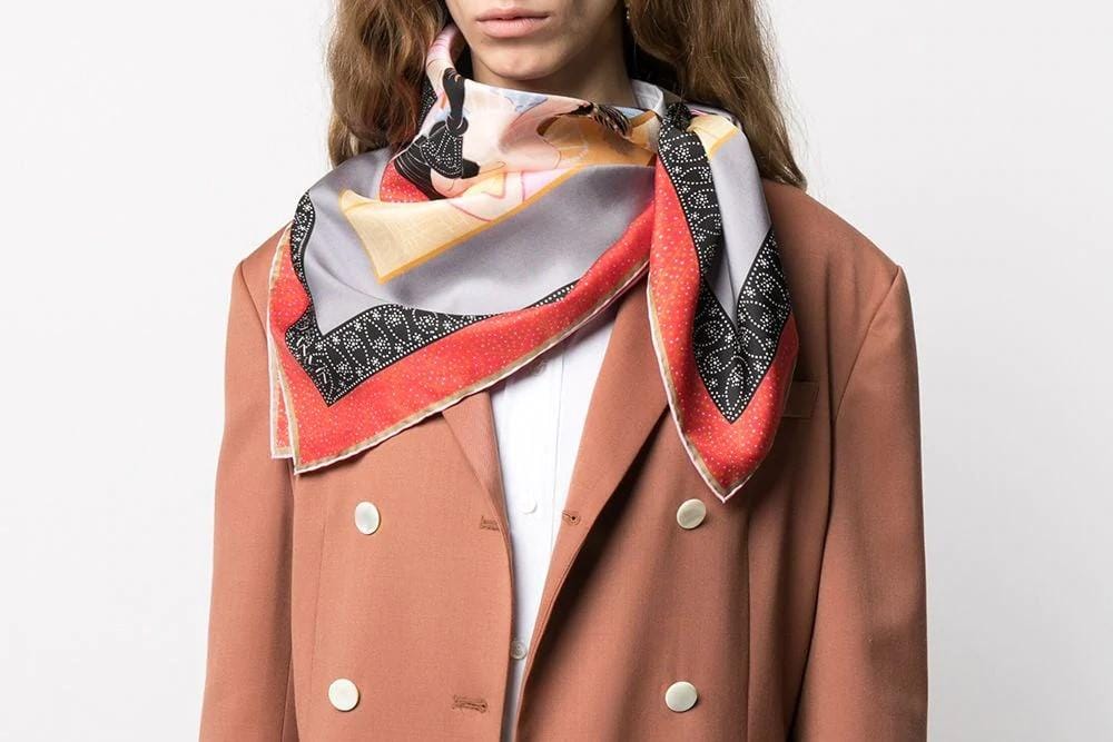 #PopbelaOOTD: Lengkapi Gaya Pakaianmu dengan Scarf Keren yang Kekinian
