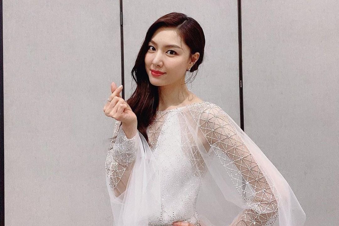 Intip Gaya Seo Ji Hye, Aktris Modis 'Pacar Baru' Kim Jung Hyun