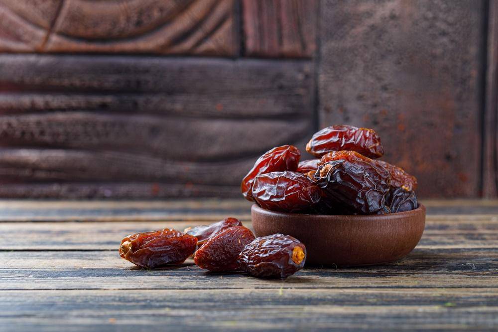 Unsplash.com/Sweet Dates Clay Plate Stone
