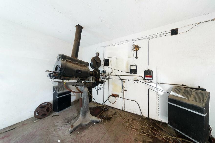 instagram.com/jahzdesignoff/