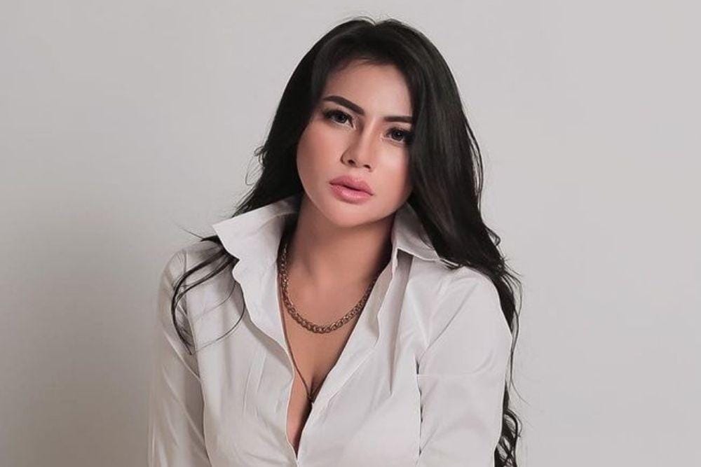Potret Tisya Erni, Model Seksi yang Dikabarkan Dekat dengan Sule