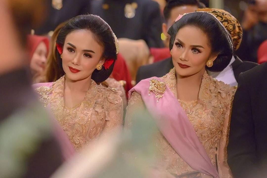 Deretan Artis Kakak Beradik yang Terkenal Punya Gaya Kompak