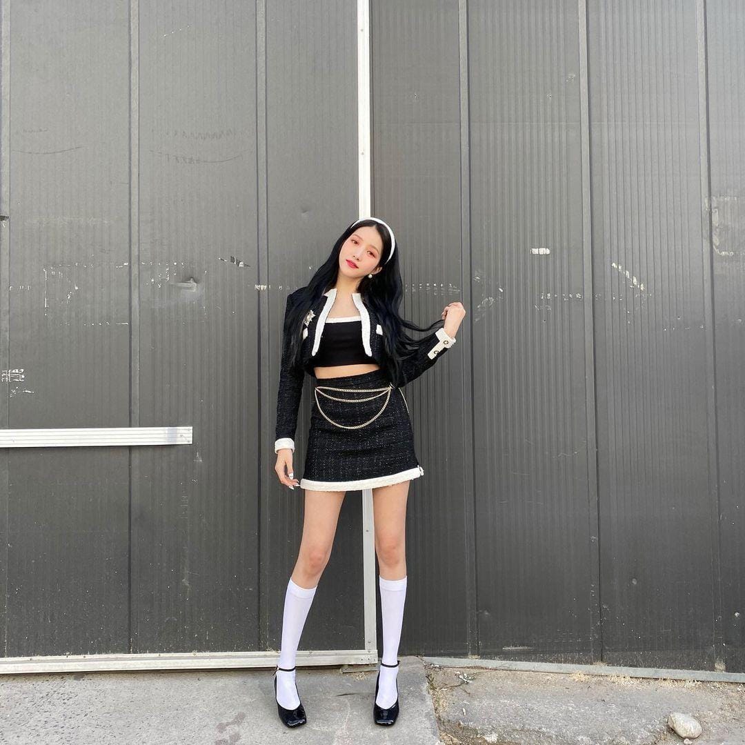 instagram.com/onedayxne