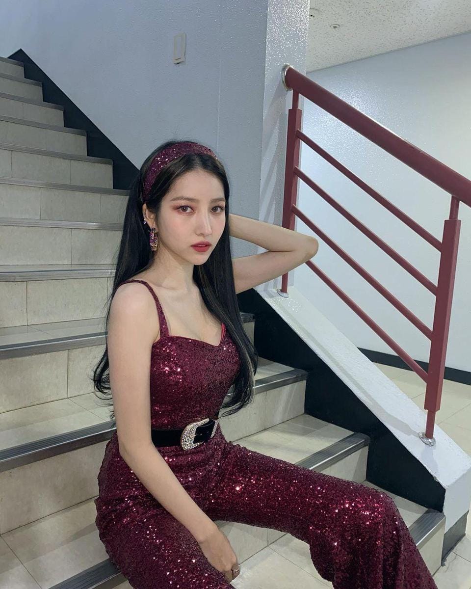 instagram.com/onedayxne