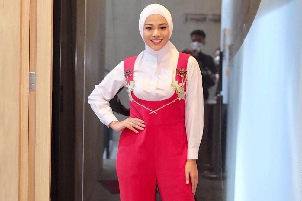 Deretan Pesona Aurel Hermansyah Kenakan Hijab, Adem Banget!