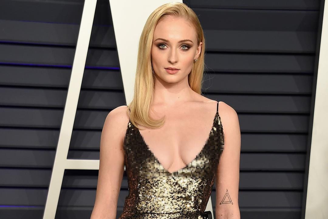 Masih 25 Tahun! Intip Gaya Sophie Turner yang Cukup Seksi