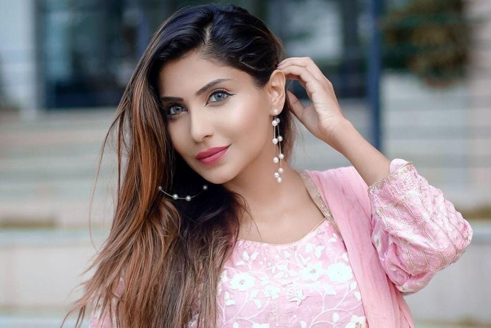 instagram.com/sanakhan00