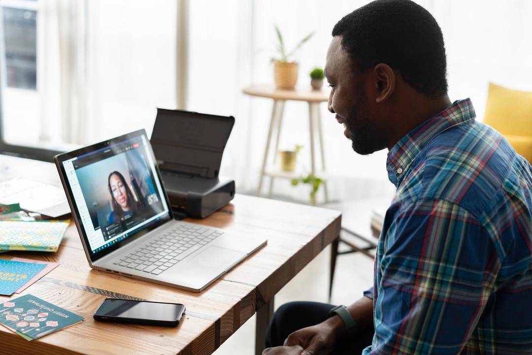 Unsplash.com/LinkedIn Sales Solutions