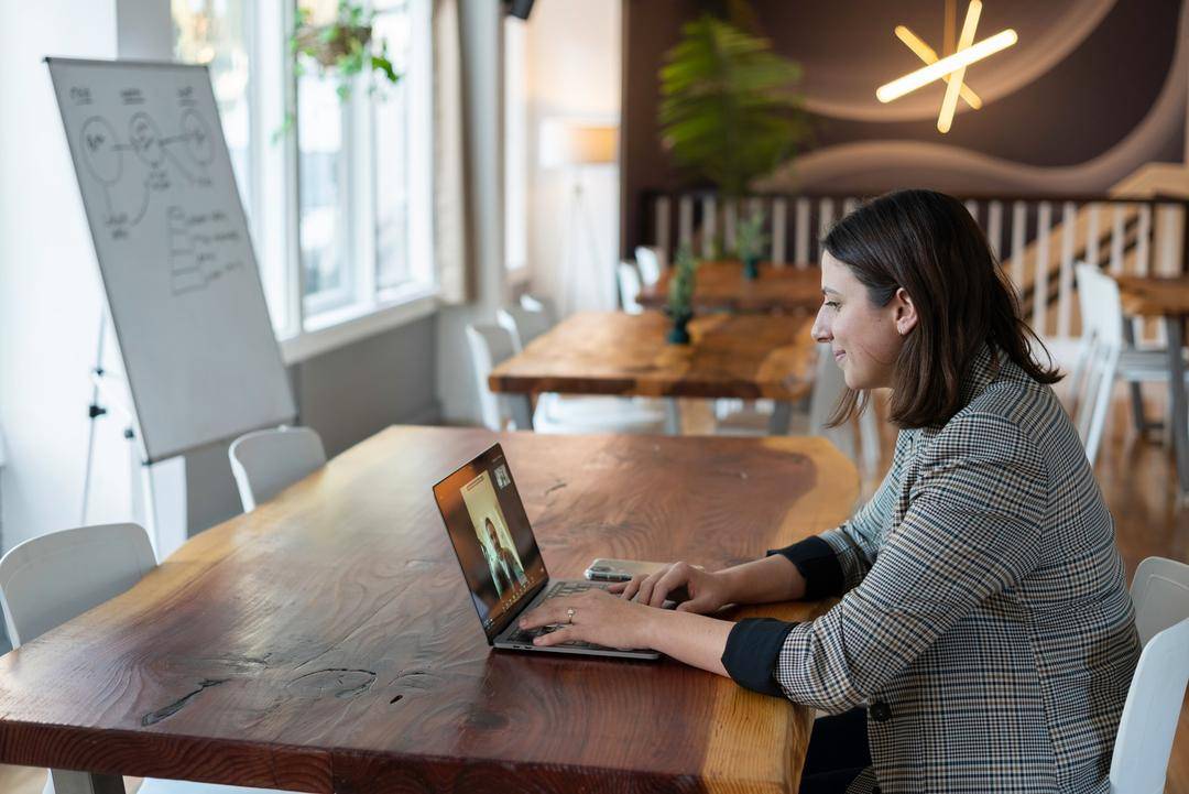 Unsplash.com/LinkedIn Sales Solutions