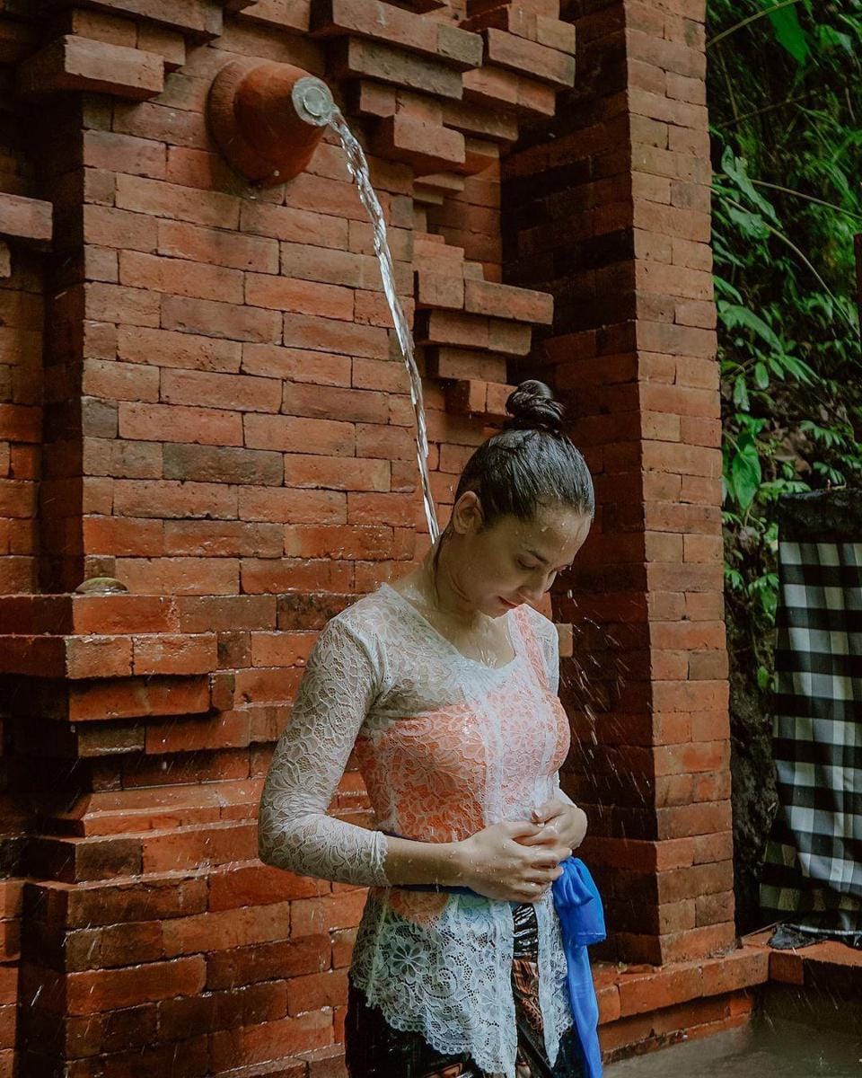instagram.com/pevpearce