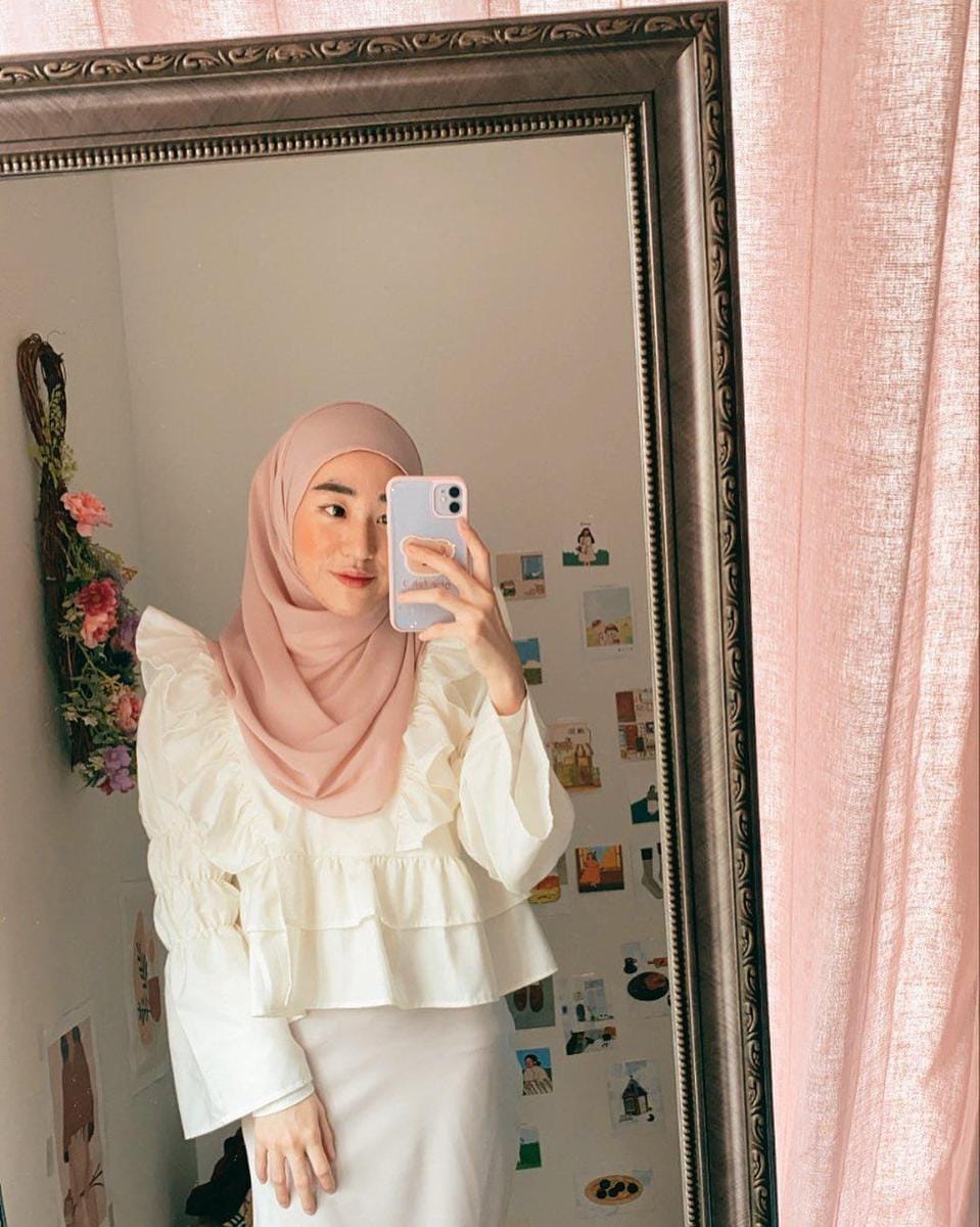 instagram.com/larissachou