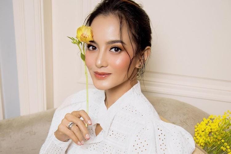 Bangkit dari Kesedihan, 5 Artis Ini Menikah Lagi Usai Suami Meninggal