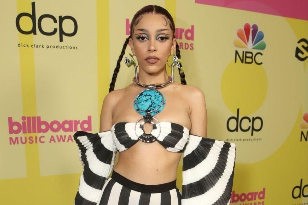 7 Penampilan Paling Eye Catching di Ajang Billboard Music Awards 2021