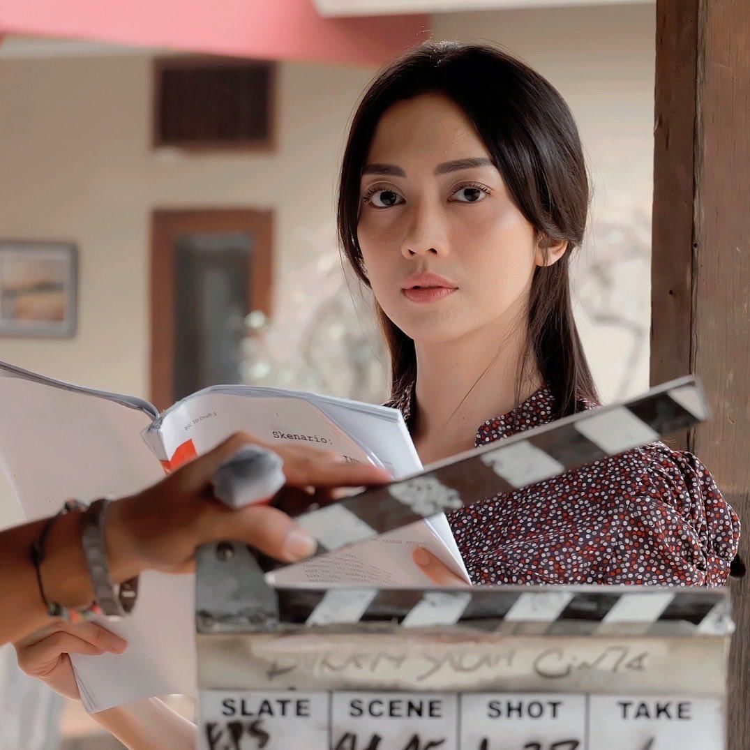 Instagram.com/Ririndwiaryanti