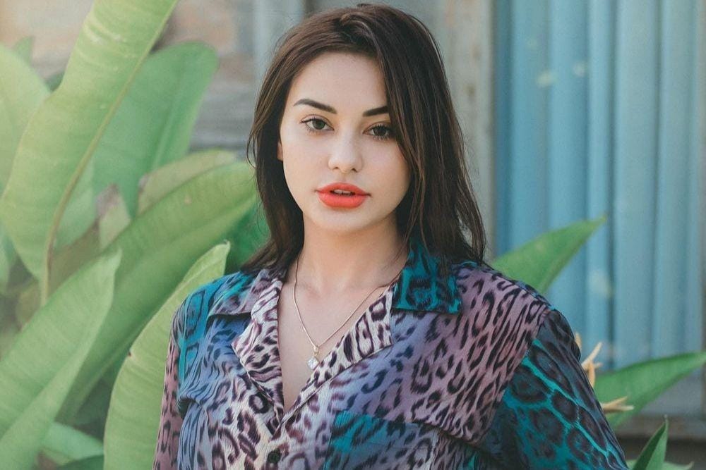 7 Pesona Istri Anak Band yang Bikin Hati Luluh