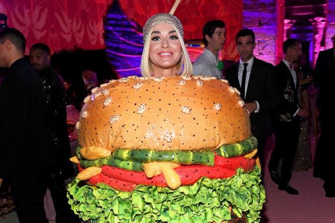 Ngakak! Deretan Kostum Katy Perry yang Terinspirasi dari Makanan