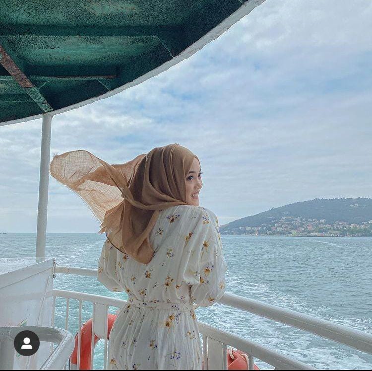 Instagram.com/putridelinaa