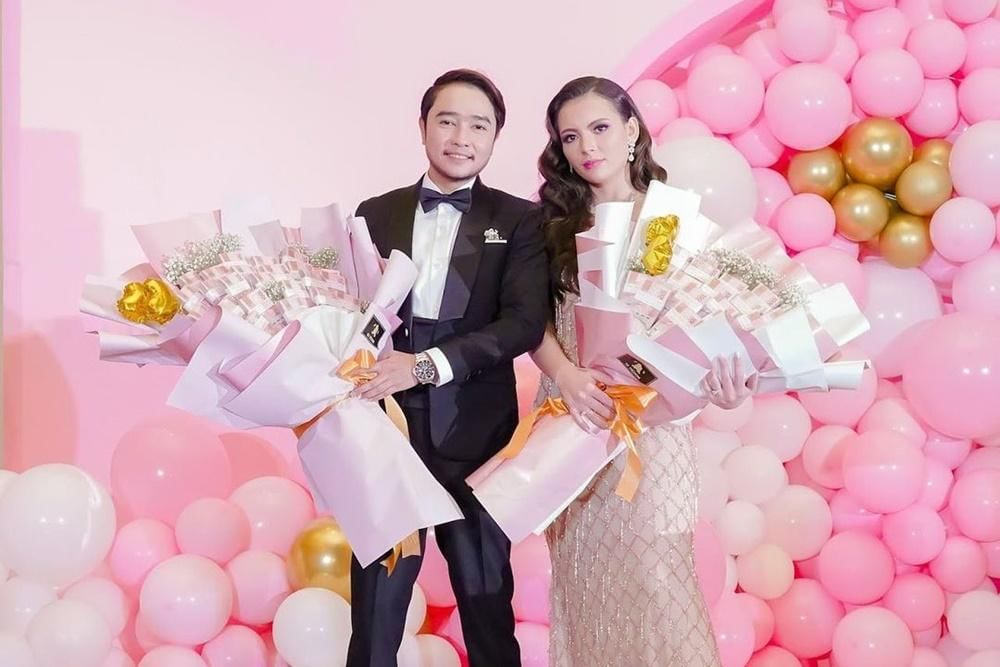 Instagram.com/ashgreyz