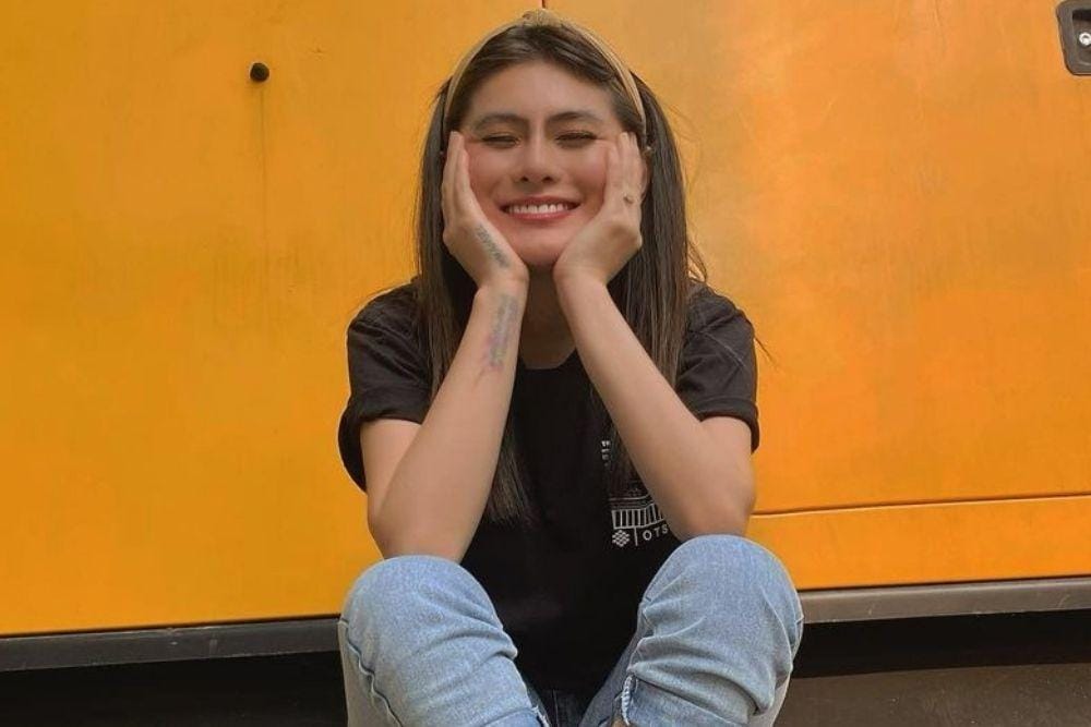 instagram.com/angelalee87