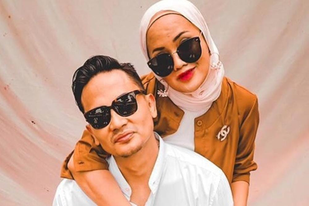 9 Potret Mesra Panji Saputra dan Istri, Bak Masih Pacaran!