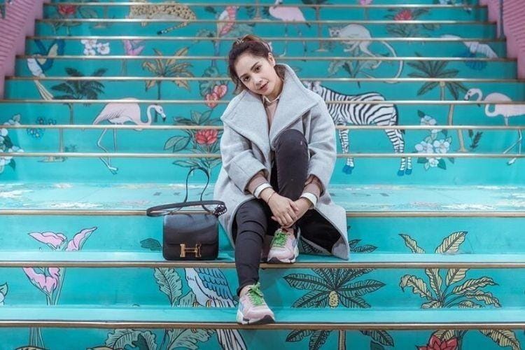 Terkenal Kaya Raya, Intip Gaya Nagita Slavina Pakai Baju 'Sederhana'