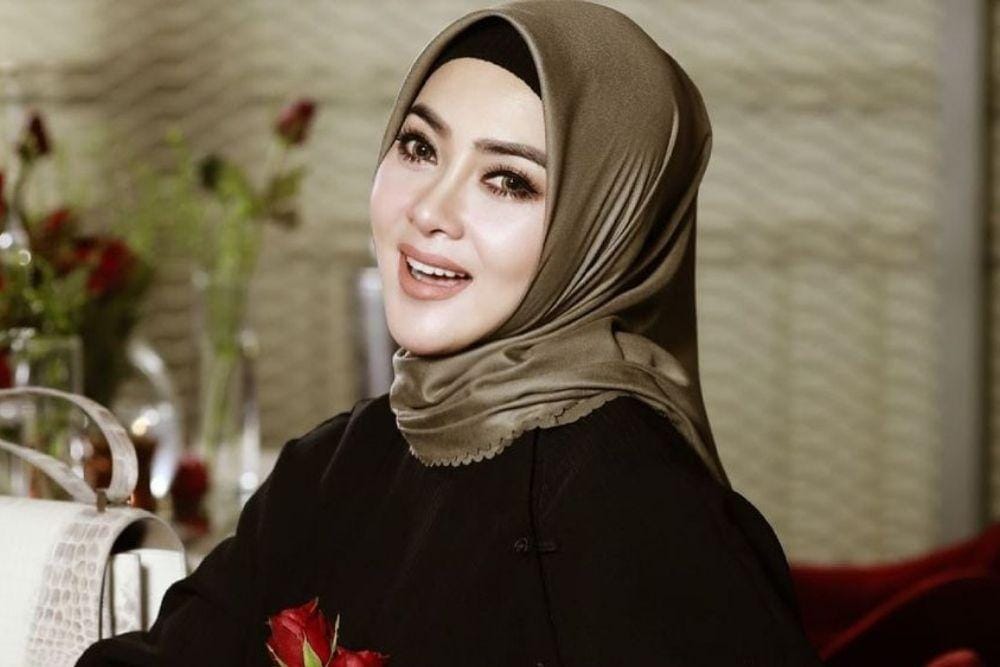 7 Potret Terkini Syahrini Kenakan Hijab, Bikin Hati Adem!