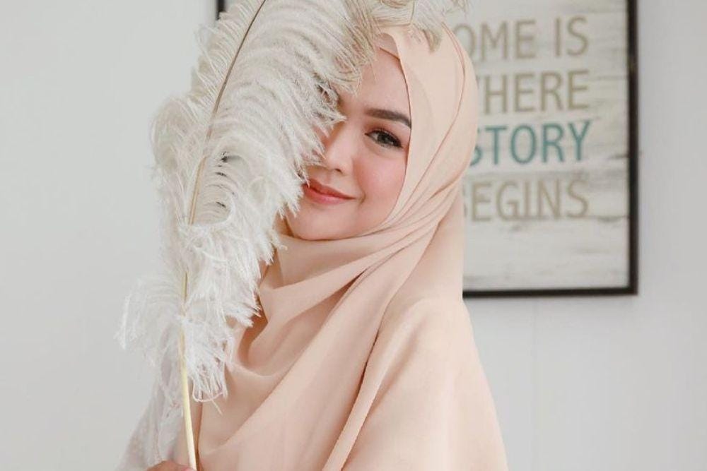 instagram.com/riaricis1795