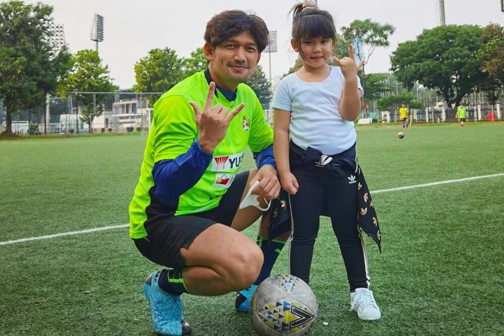 So Sweet! 10 Potret Kedekatan Seleb dengan Anak Sambungnya