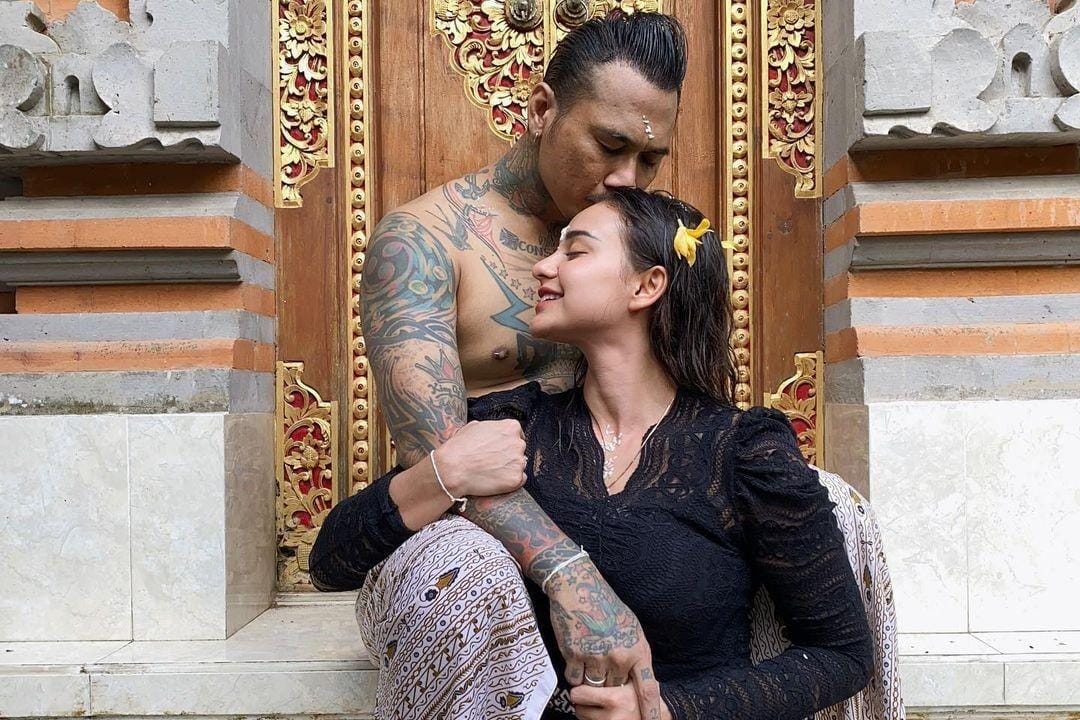 Gaya Jerinx & Nora Alexandra, Makin Mesra Setelah Keluar Penjara