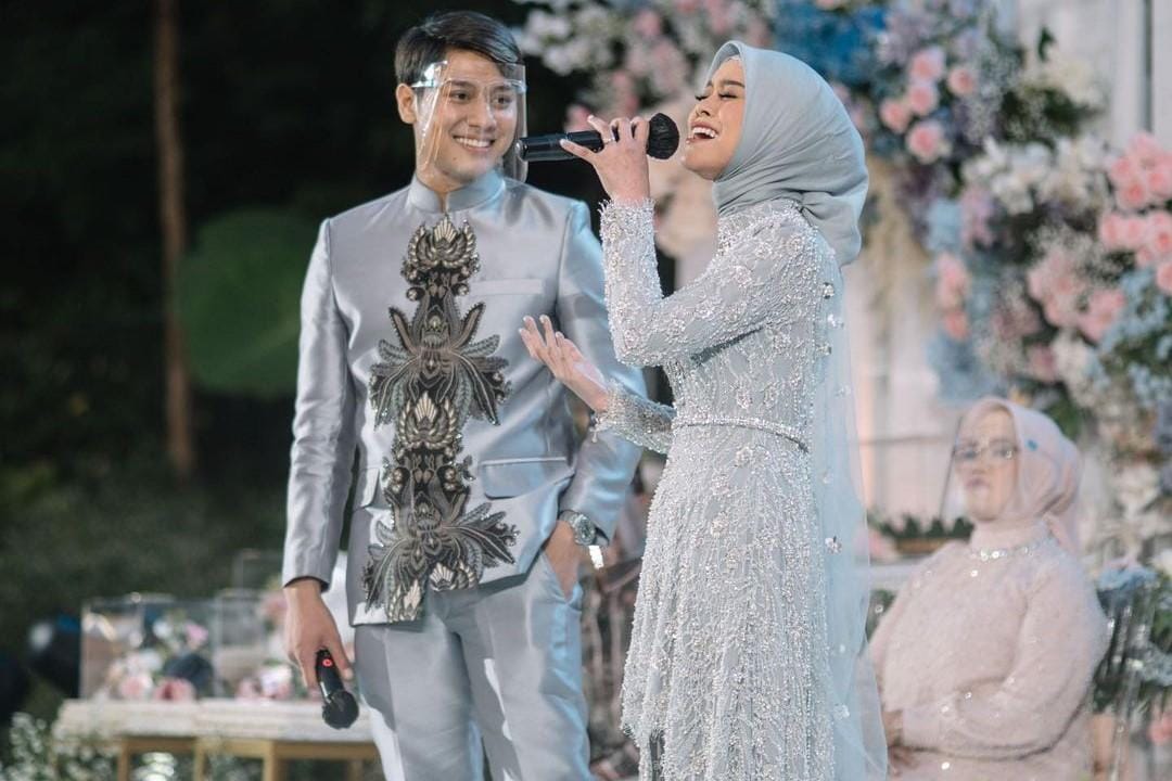Segera ke Pelaminan, Ini Detail Pakaian Lamaran Lesty dan Rizky Billar