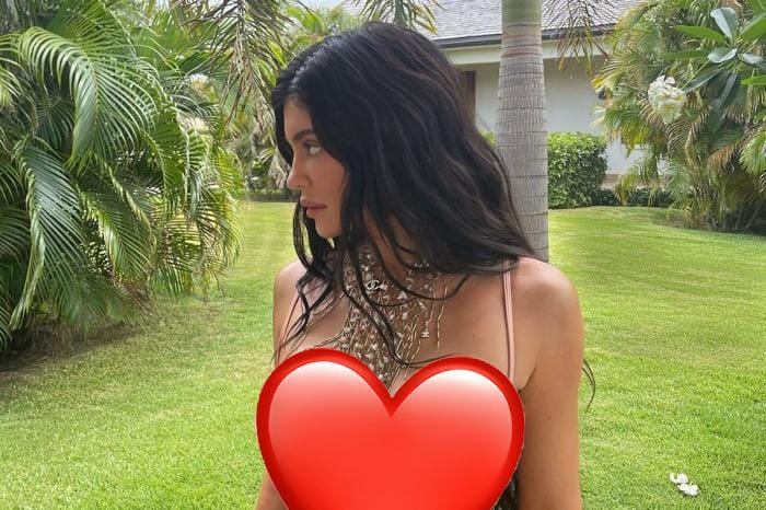 Deretan Aksi Kylie Jenner Pakai Bikini Kekecilan