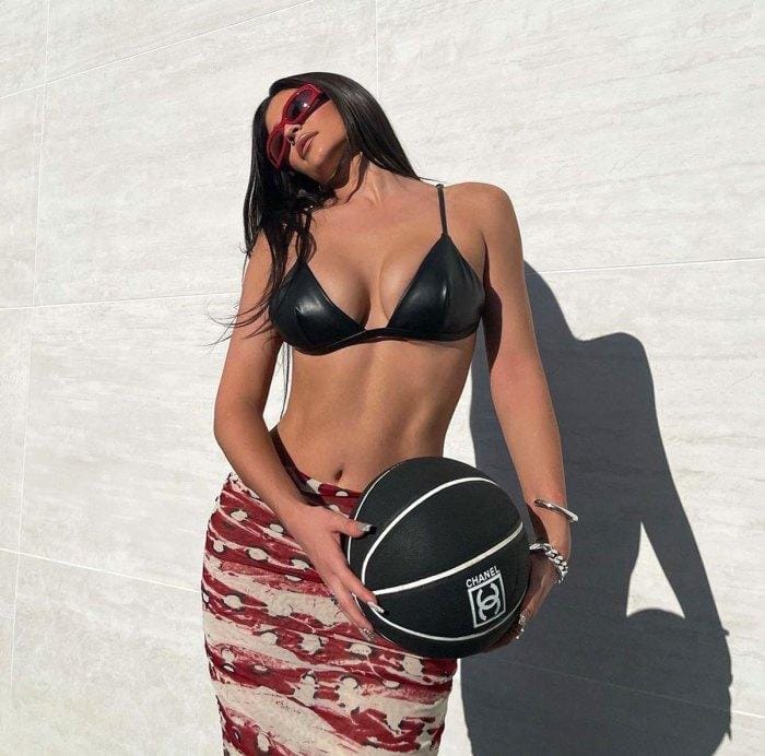 instagram.com/kyliejenner
