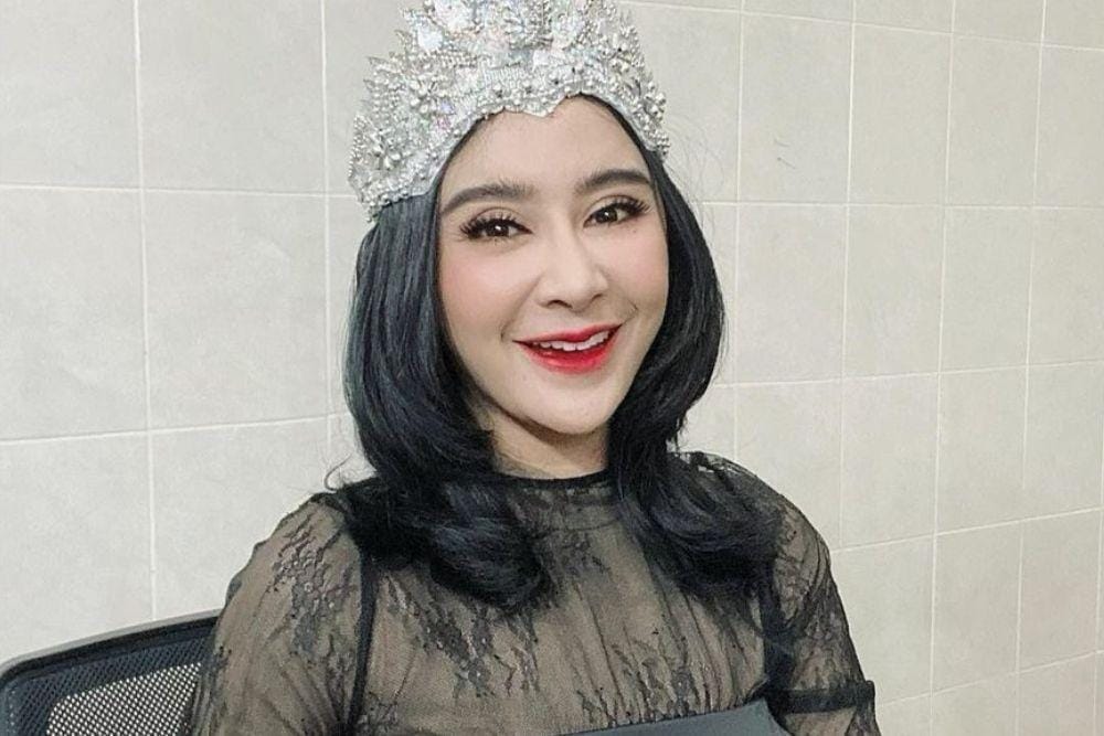 Jadi Istri Pejabat, Intip 7 Potret Terkini Uut Permatasari