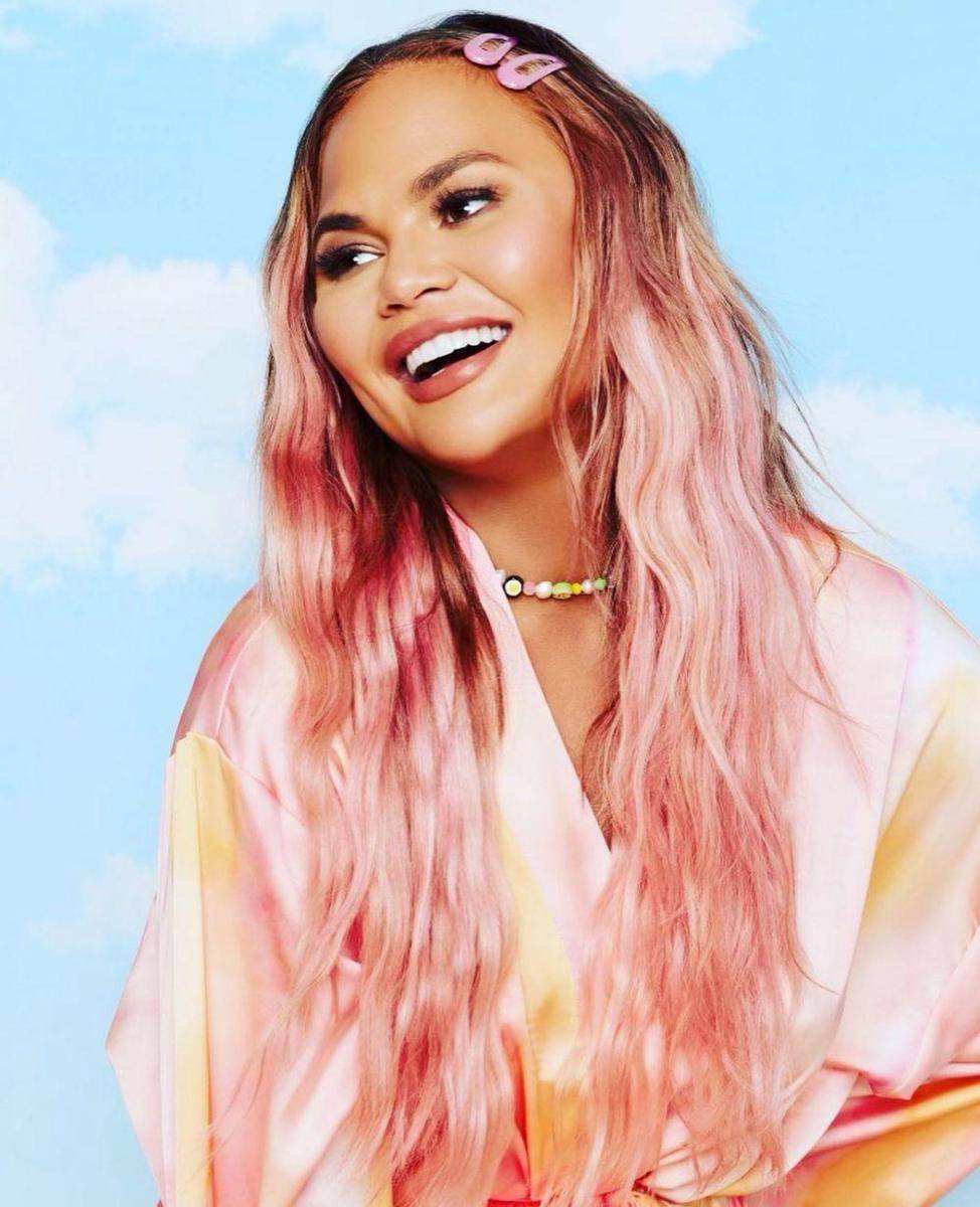 Instagram.com/chrissyteigen