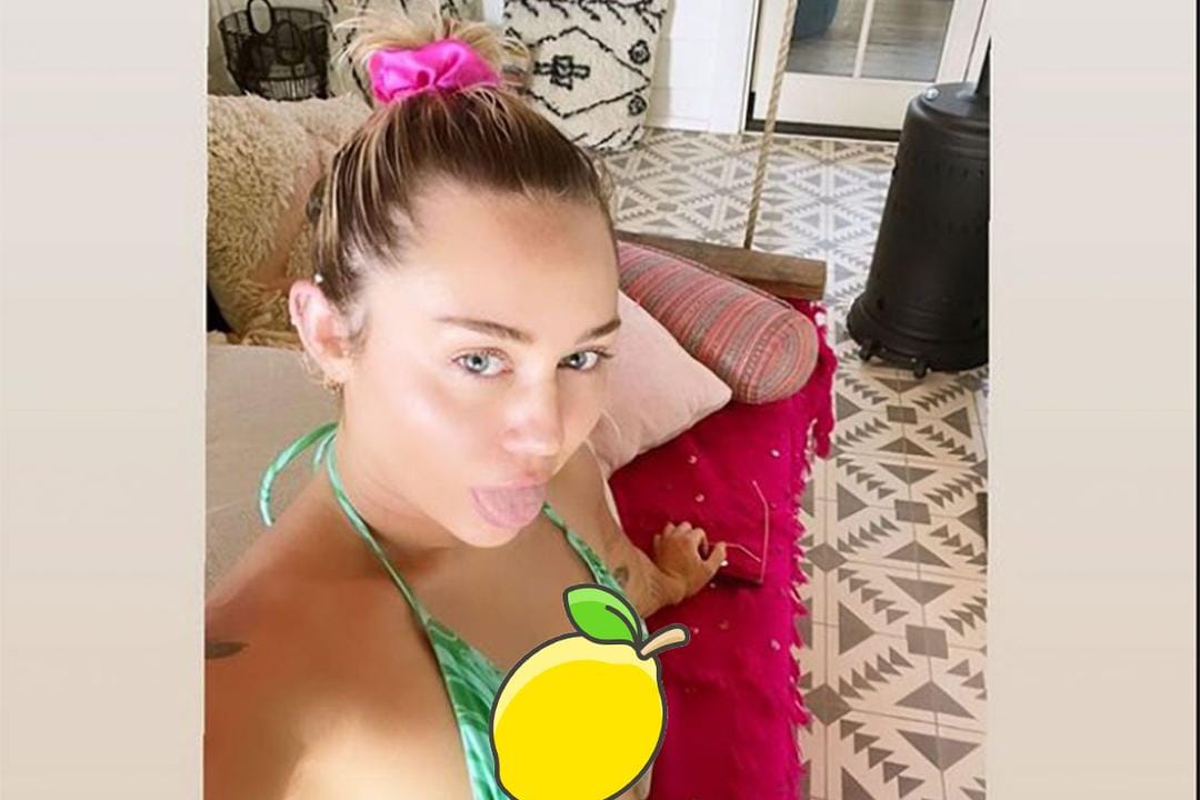 Selfie Pakai Bikini Seksi, Miley Cyrus Bagikan Pesan Penting!