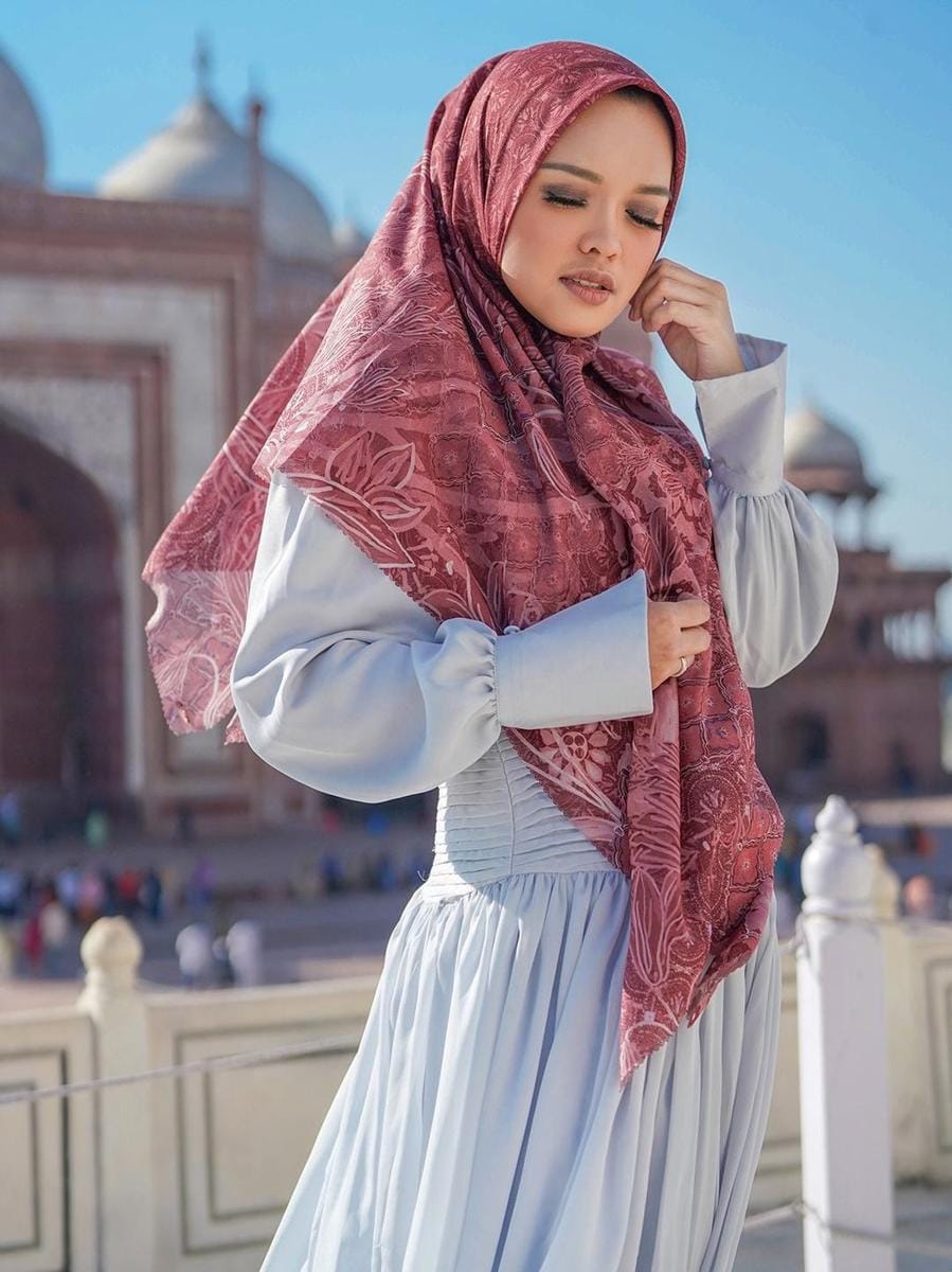 buttonscarves.com