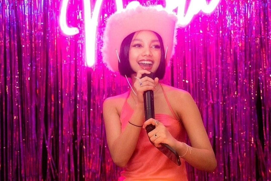 instagram.com/riafinola