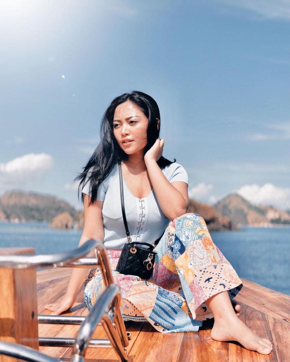 instagram.com/rachelvennya