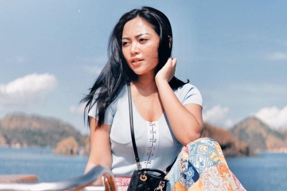 Aksi Rachel Vennya Liburan di Labuan Bajo