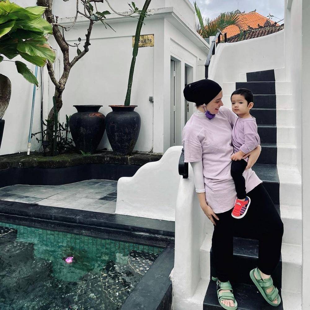 Instagram.com/putriannesaloka