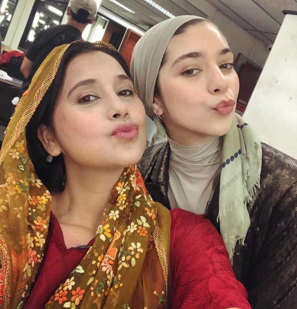 Instagram.com/ayukhadijahazhari