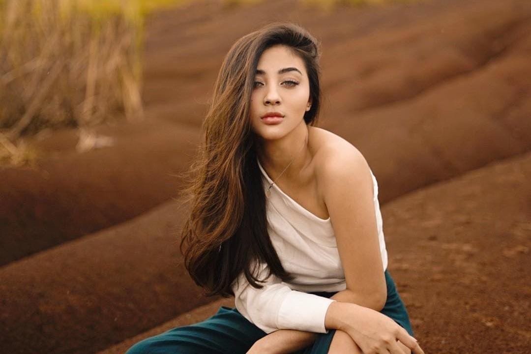 Gaya 'Dewasa' Margin Wieheerm, Istri Ali Syakieb yang Berusia 21 Tahun