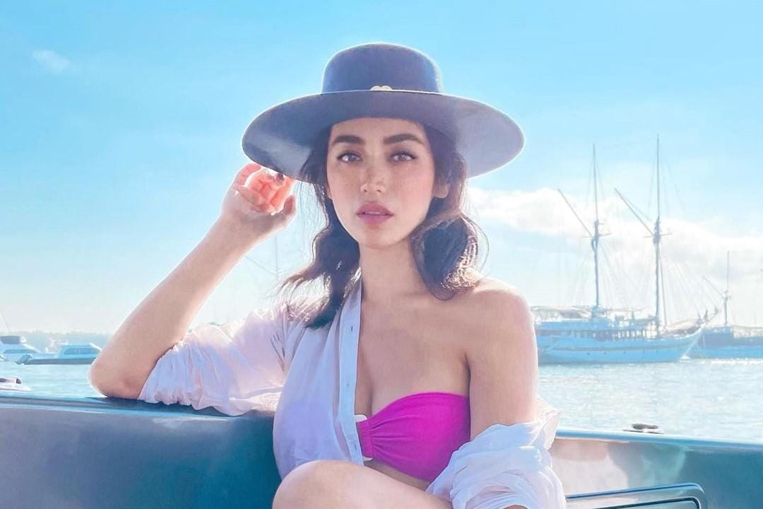 Makin Betah di Bali, Begini Gaya Jessica Iskandar Pakai Baju Seksi