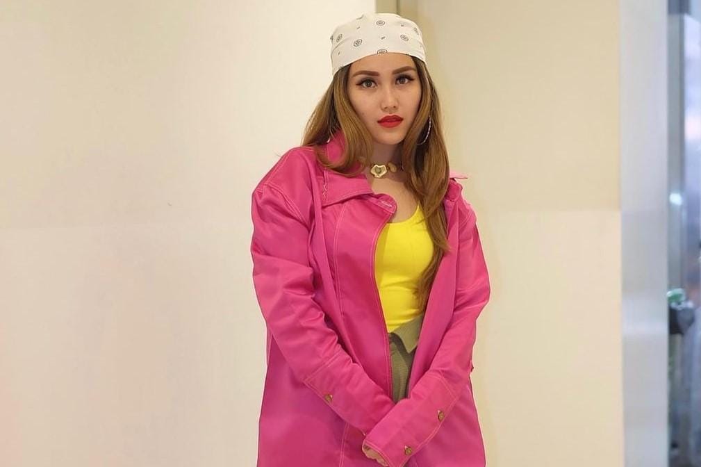 Gaya Ayu Ting Ting, Saingan Jennie BLACKPINK Jadi Wanita Tercantik