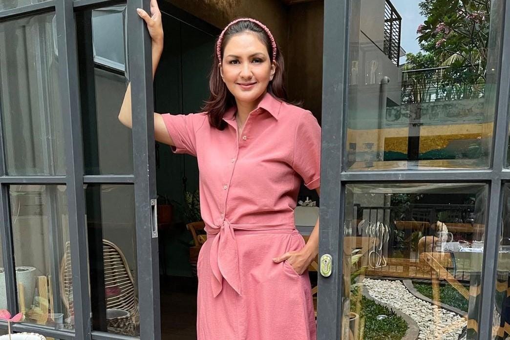 Gaya Donna Agnesia yang Bikin Darius Sinathrya Makin 'Bucin'
