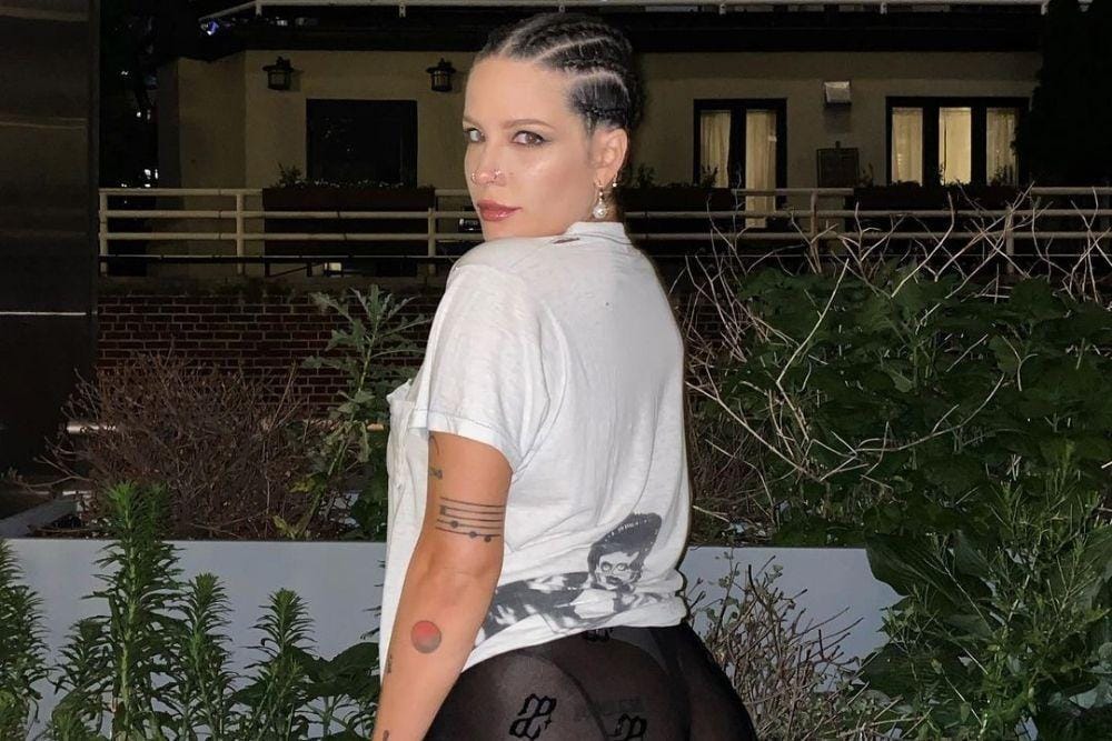 Begini Kerennya Halsey, Penyanyi yang Baru Melahirkan Anak Pertama 