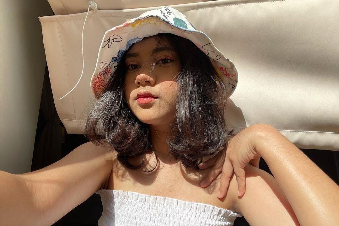 Gaya Penyanyi Cewek yang Pernah Duet dengan Rizky Febian